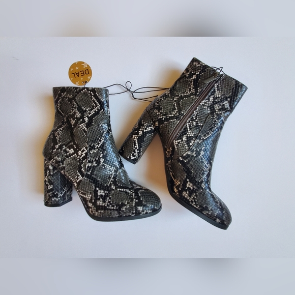 Forever 21 Snake Boots Size 8 NWOT - Picture 1 of 5